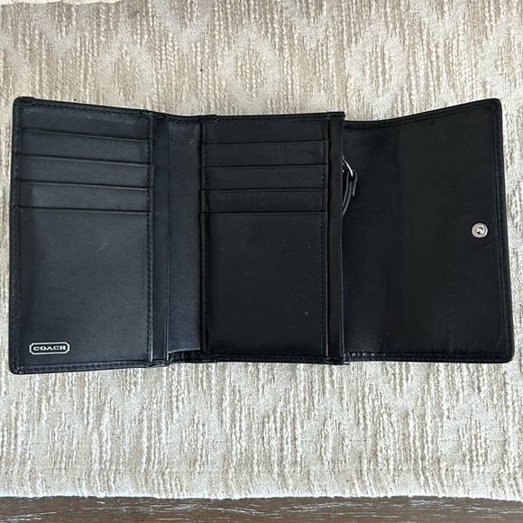 Coach Vintage Black Leather Trifold Wallet - Picture 7 of 15